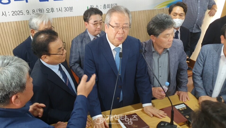 파행으로 끝난 총회 임원 후보 정견발표회 모습