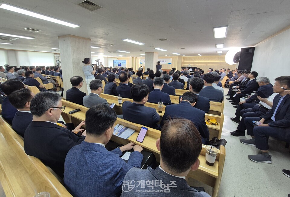 파행으로 끝난 총회 임원 후보 정견발표회 모습