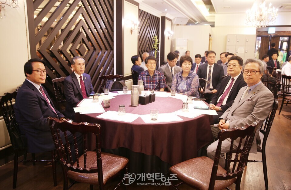 황재열 목사, 아들 결혼 예식 피로연 모습