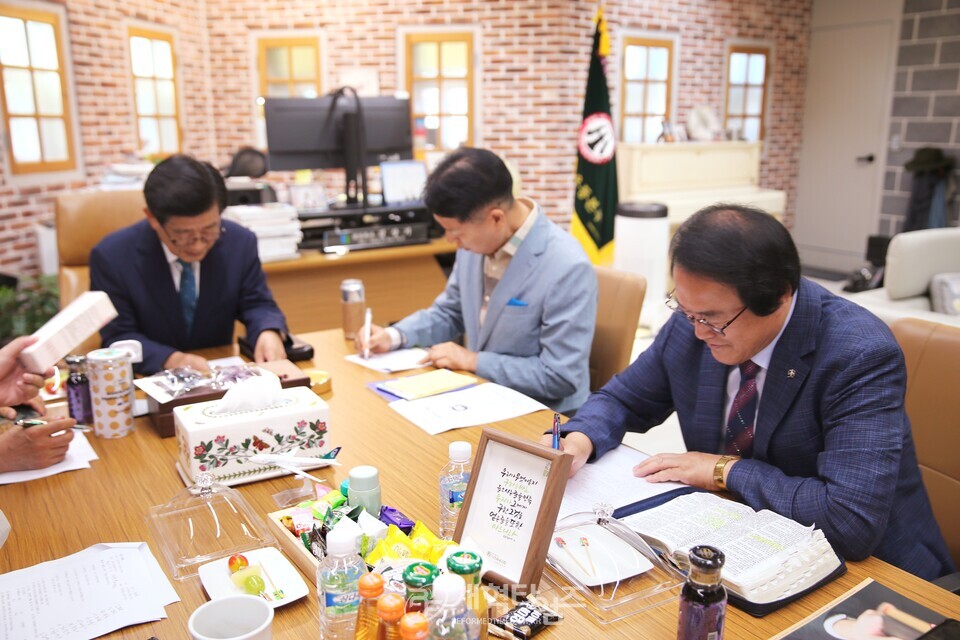 총신대신대원총동창회 임원회 모습(이천은광교회)