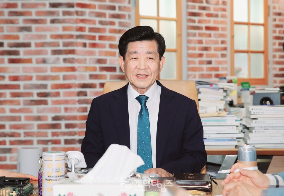 총신대신대원총동창회 임원회 모습(이천은광교회)