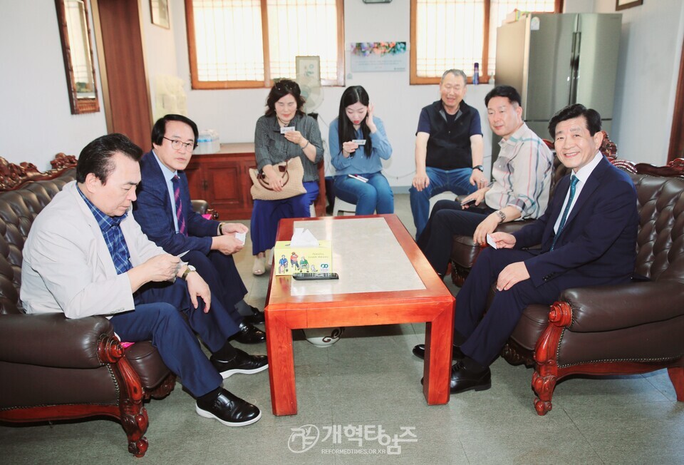 총신대신대원총동창회 임원회 모습(이천은광교회)