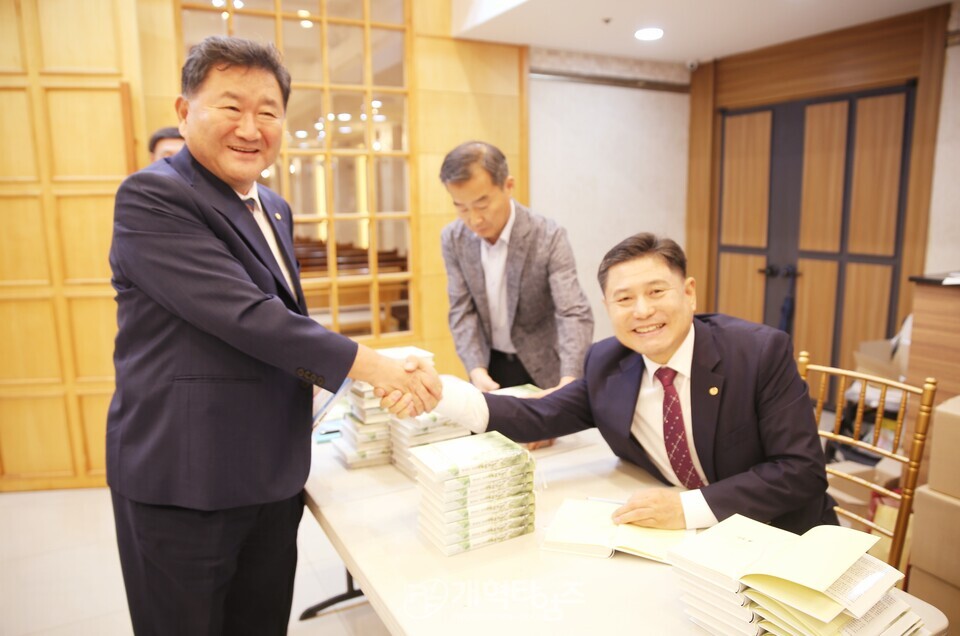 최규운 장로, 출판기념회 북토크 모습