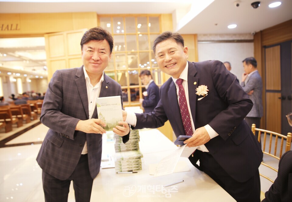 최규운 장로, 출판기념회 북토크 모습