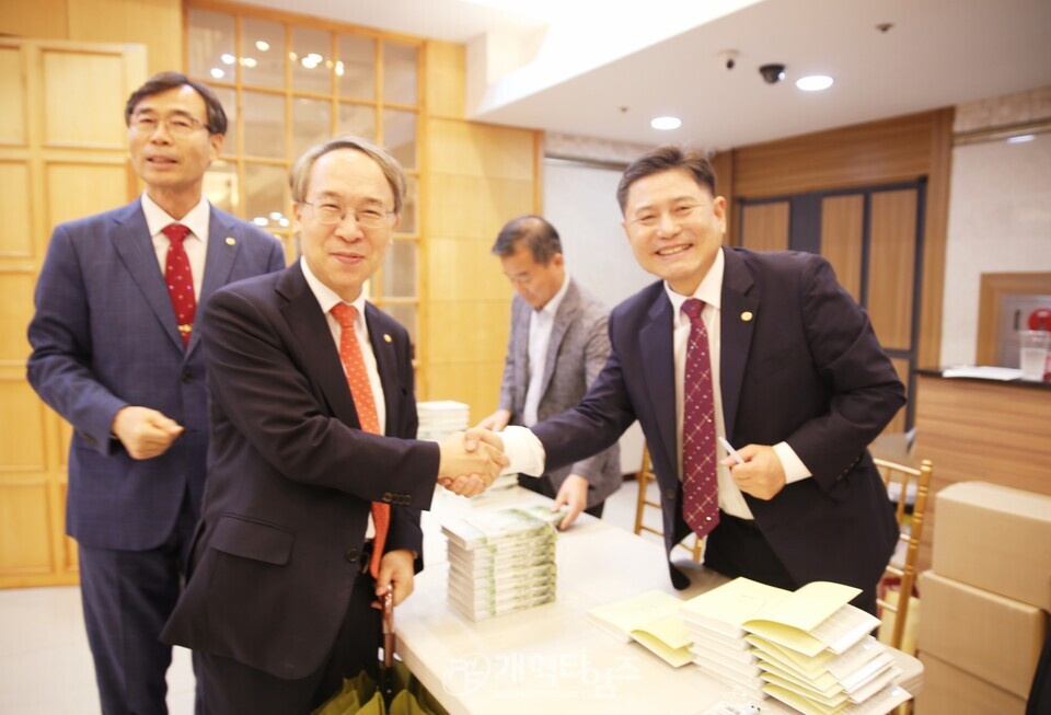 최규운 장로, 출판기념회 북토크 모습