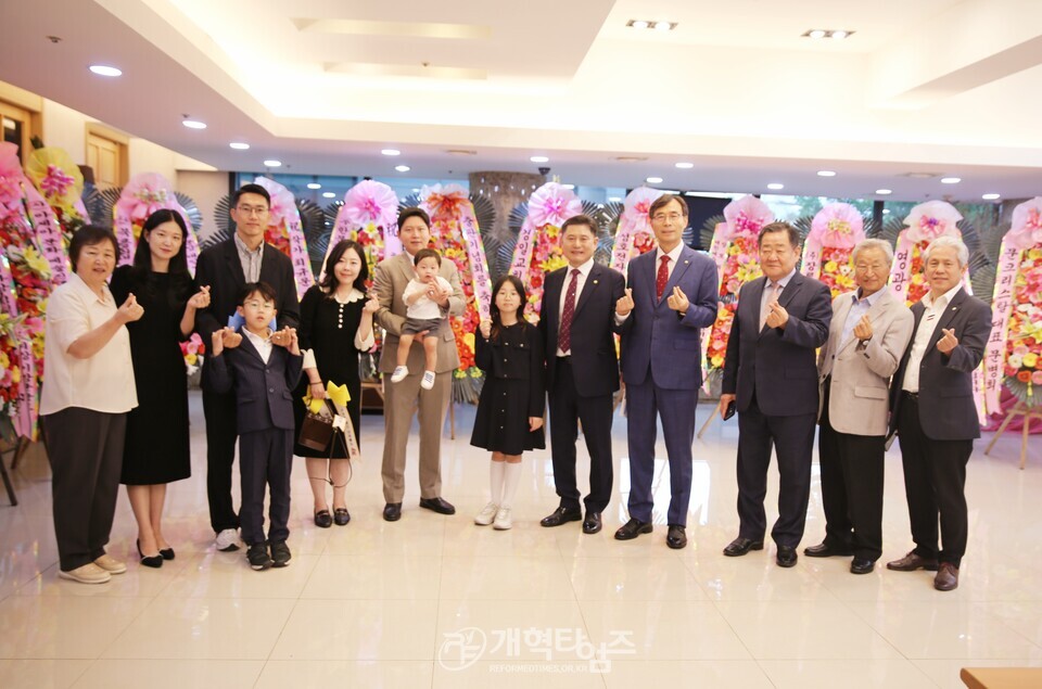 최규운 장로, 출판기념회 북토크 모습