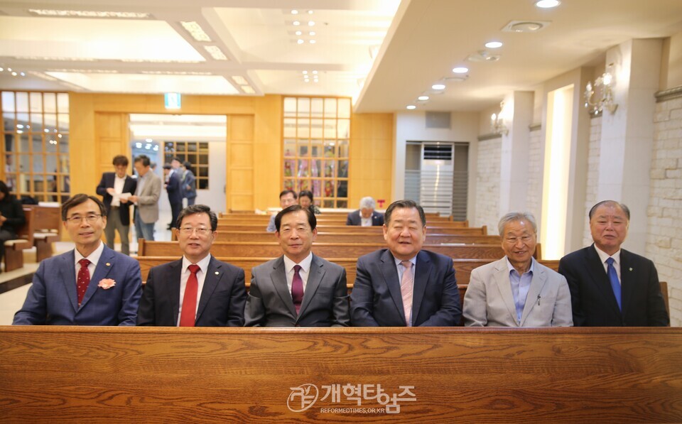 최규운 장로, 출판기념회 북토크 모습