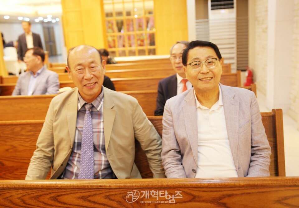 최규운 장로, 출판기념회 북토크 모습