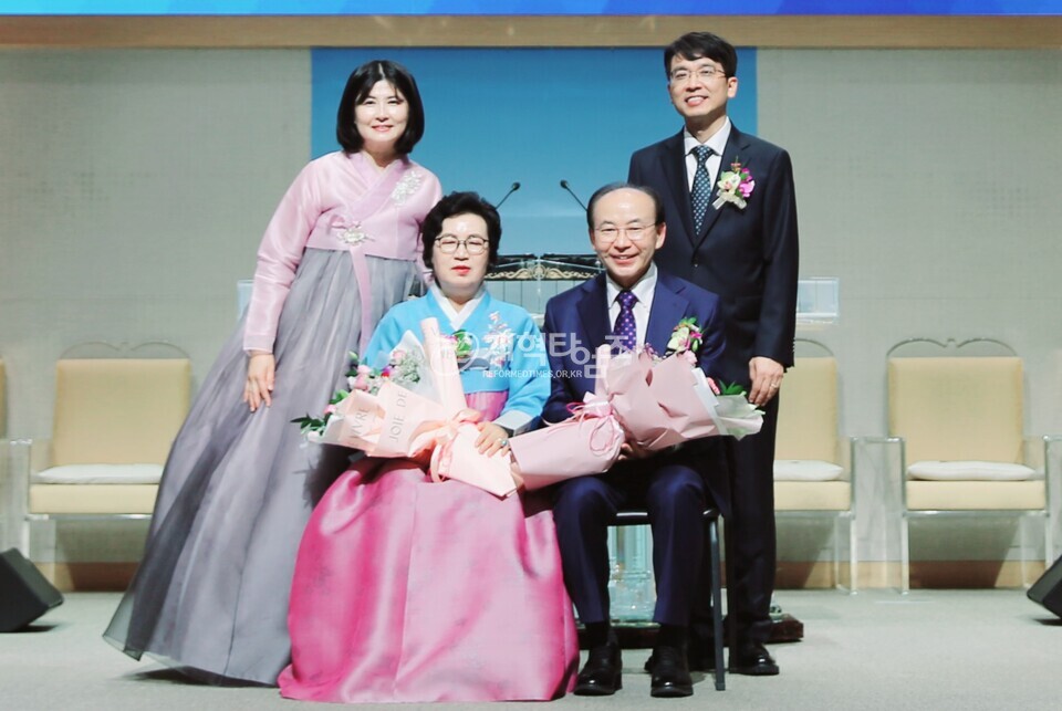 광주 겨자씨교회, 나학수 목사 원로목사 추대 및 박종은 목사 위임 감사예배 모습