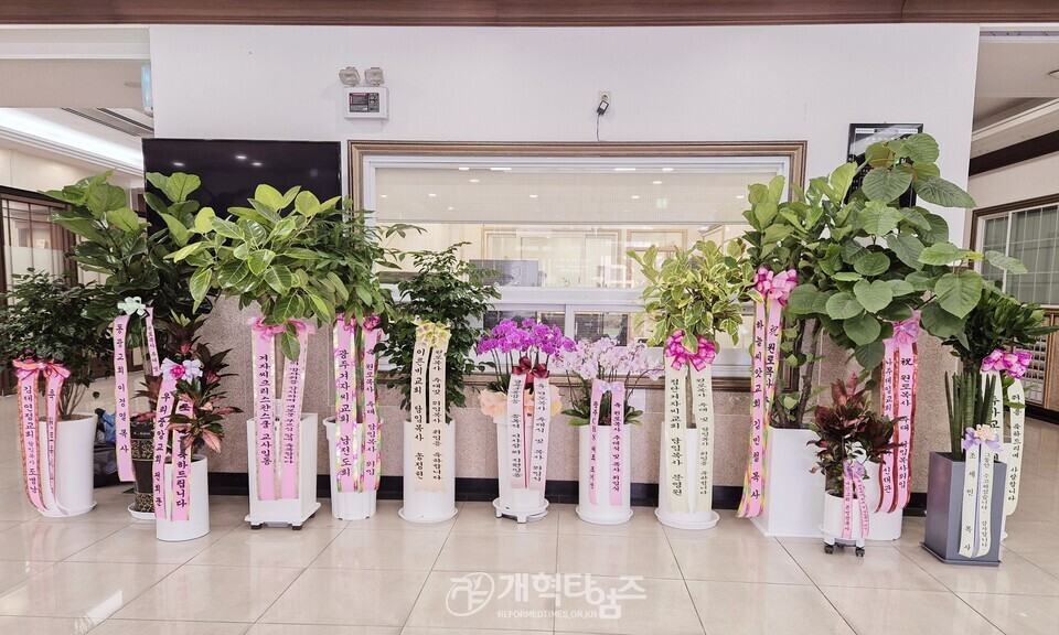 광주 겨자씨교회, 나학수 목사 원로목사 추대 및 박종은 목사 위임 감사예배 모습