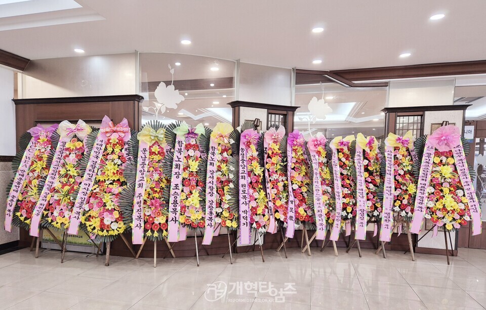 광주 겨자씨교회, 나학수 목사 원로목사 추대 및 박종은 목사 위임 감사예배 모습