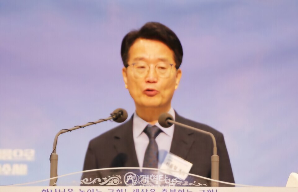 110회 총회 서기 후보 신종철 목사 모습