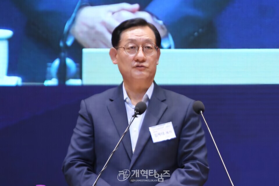 110회 총회 서기 후보 신종철 목사 모습