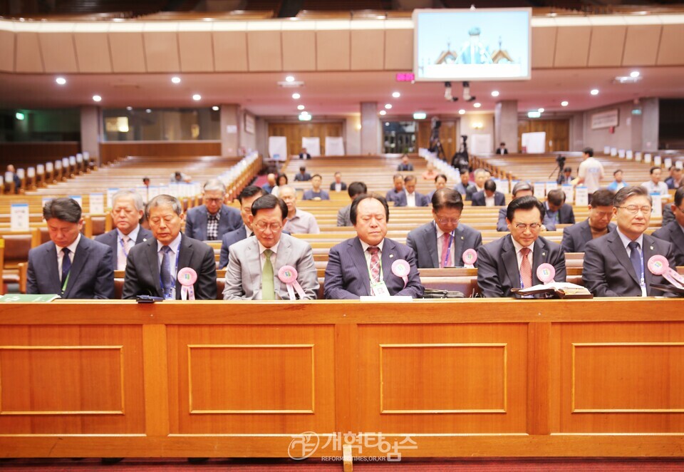 110회 총회 셋째날 새벽기도회 모습