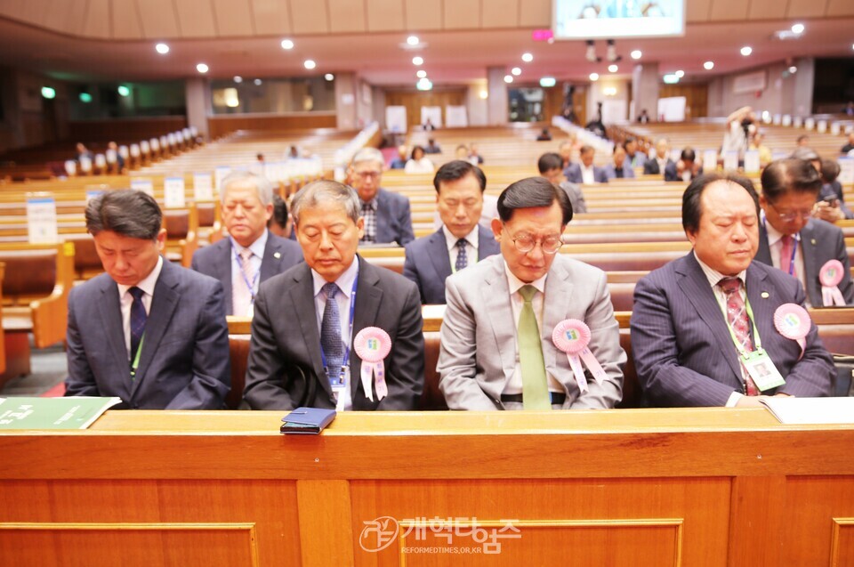 110회 총회 셋째날 새벽기도회 모습