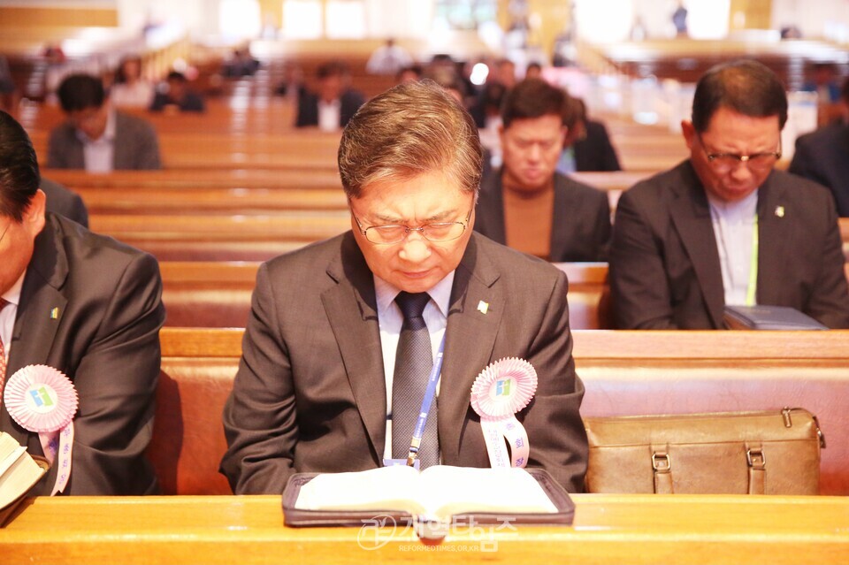 110회 총회 셋째날 새벽기도회 모습