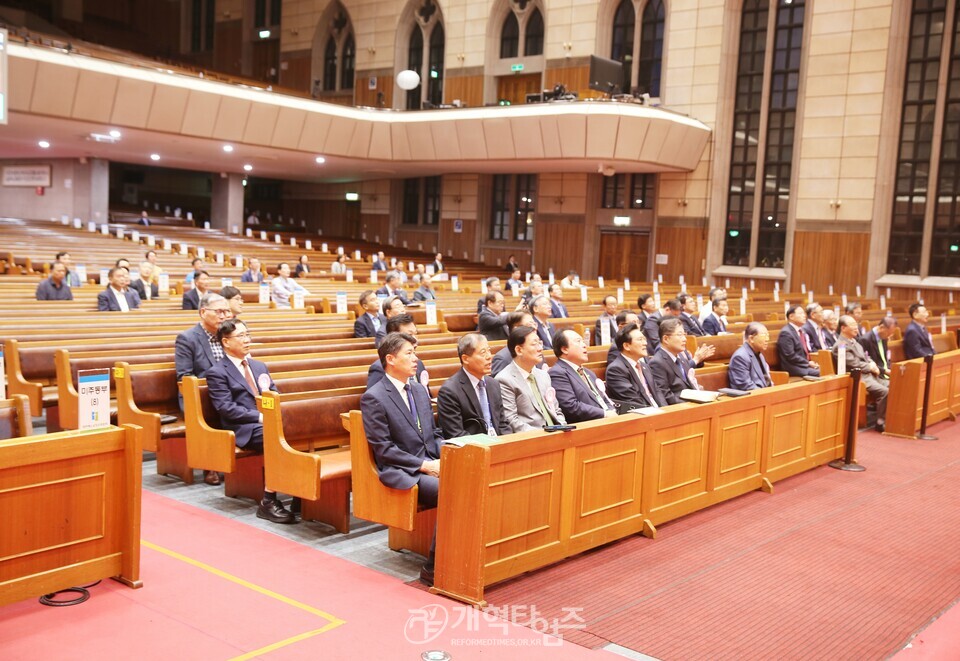 110회 총회 셋째날 새벽기도회 모습