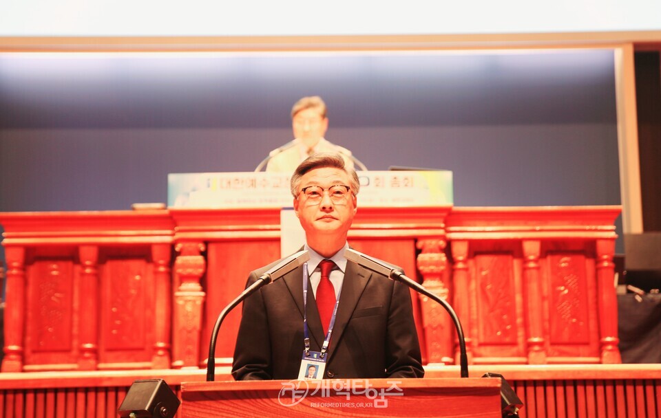 110회 대한예수교장로회총회 정년 연장 안 표결 모습