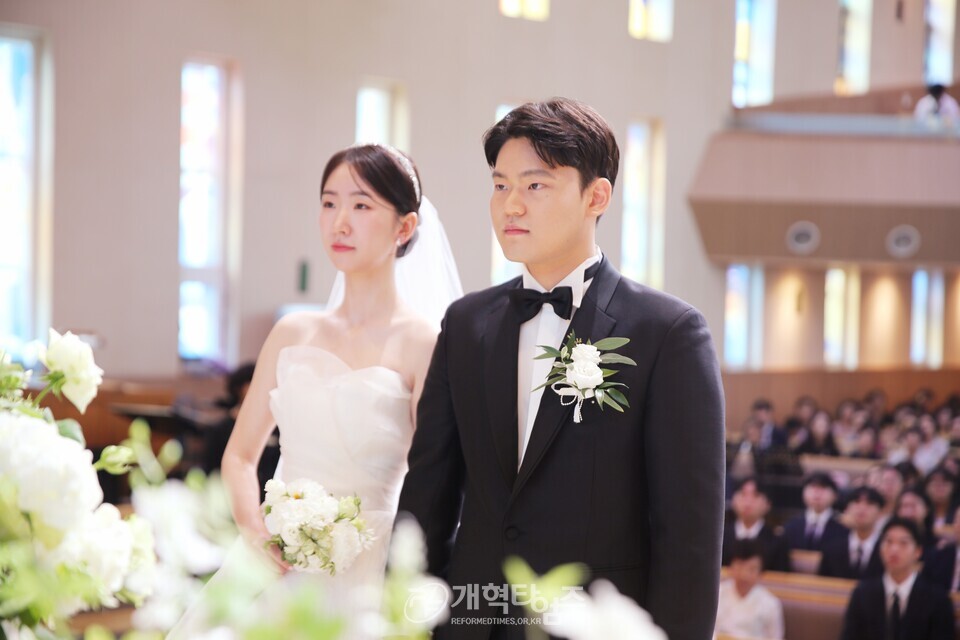 차기 중부협 회장 홍성현 목사, 아들 결혼 예식 모습