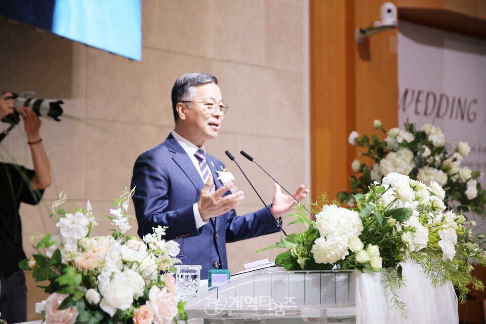 차기 중부협 회장 홍성현 목사, 아들 결혼 예식 모습