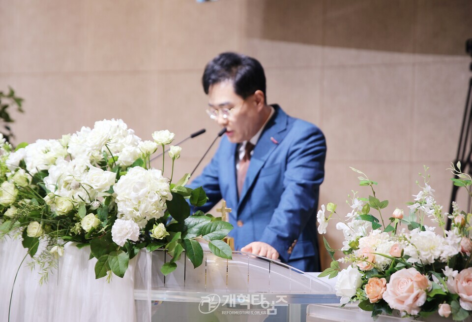 차기 중부협 회장 홍성현 목사, 아들 결혼 예식 모습