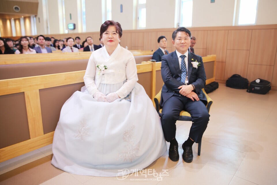 차기 중부협 회장 홍성현 목사, 아들 결혼 예식 모습