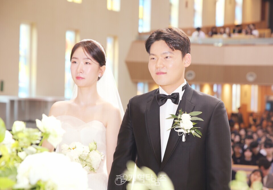 차기 중부협 회장 홍성현 목사, 아들 결혼 예식 모습