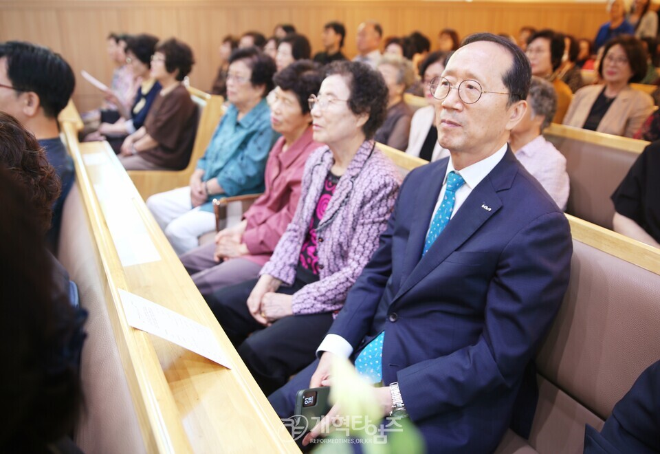 차기 중부협 회장 홍성현 목사, 아들 결혼 예식 모습