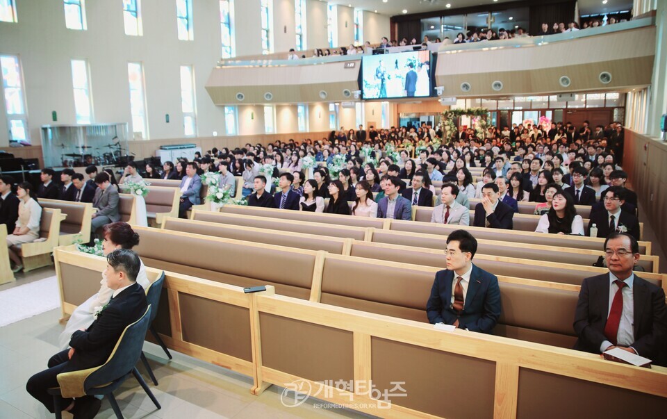 차기 중부협 회장 홍성현 목사, 아들 결혼 예식 모습