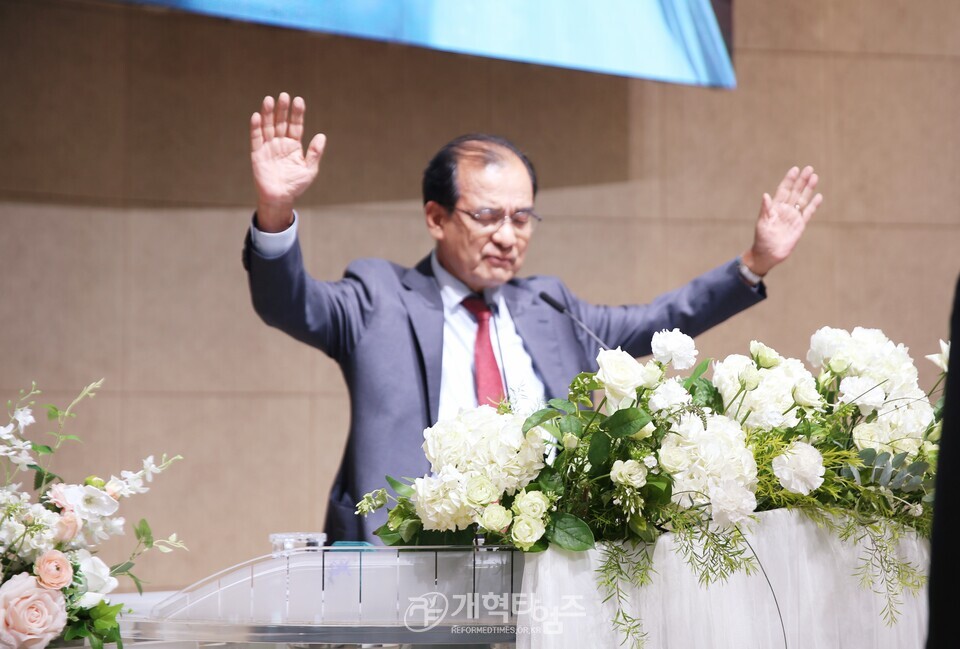 차기 중부협 회장 홍성현 목사, 아들 결혼 예식 모습