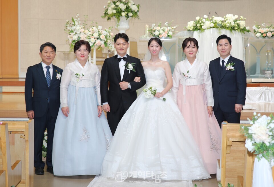 차기 중부협 회장 홍성현 목사, 아들 결혼 예식 모습