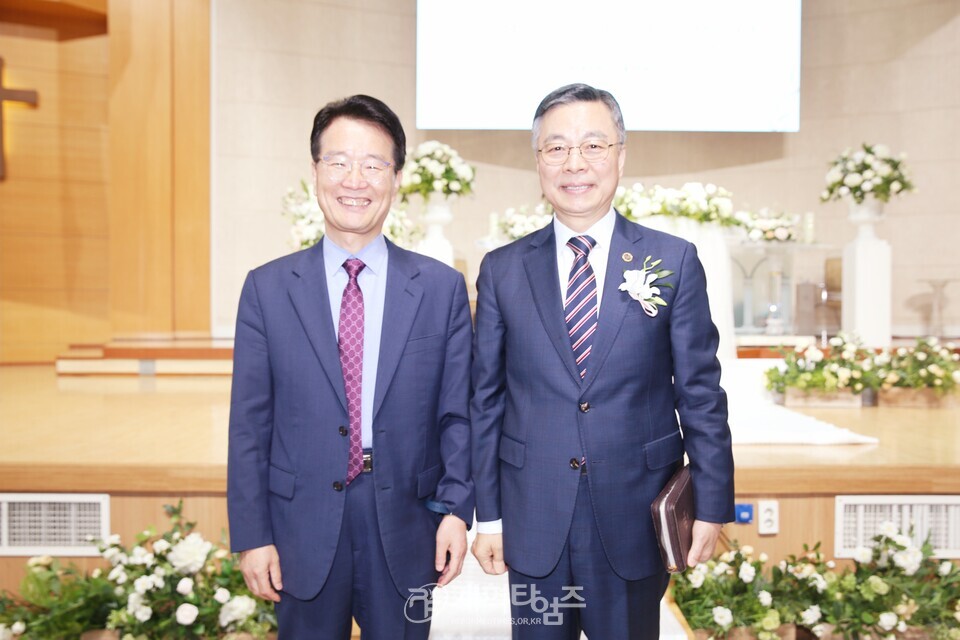 차기 중부협 회장 홍성현 목사, 아들 결혼 예식 모습