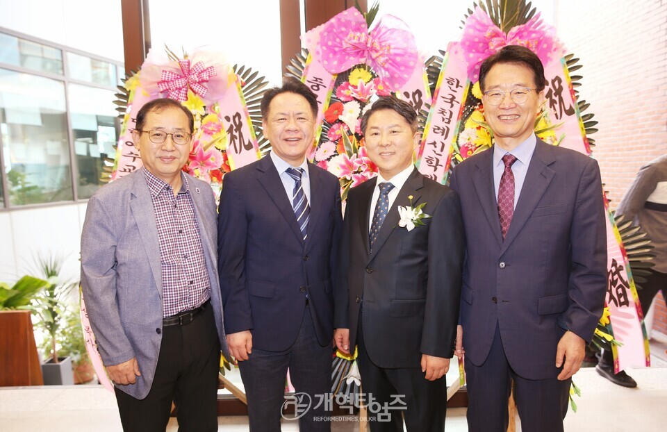 차기 중부협 회장 홍성현 목사, 아들 결혼 예식 모습