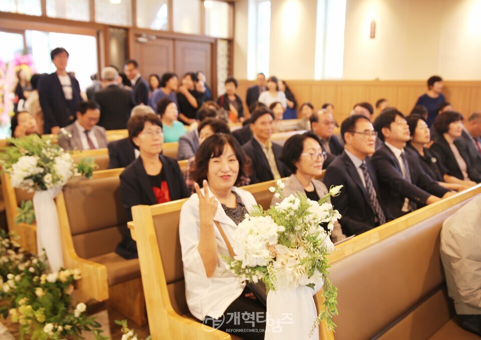 차기 중부협 회장 홍성현 목사, 아들 결혼 예식 모습