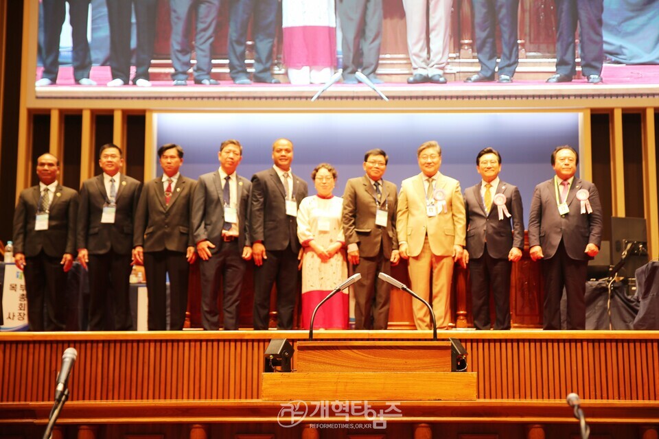 세계 개혁주의 교단 및 아시아 교회 지도자 대회, 충현교회 인사 모습