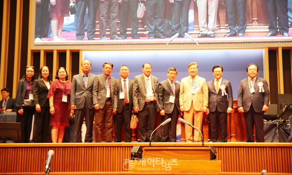 세계 개혁주의 교단 및 아시아 교회 지도자 대회, 충현교회 인사 모습