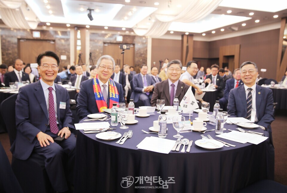 세계 개혁주의 교단 및 아시아 교회 지도자 대회, 둘째날 포럼 모습