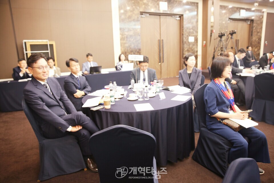 세계 개혁주의 교단 및 아시아 교회 지도자 대회, 둘째날 포럼 모습