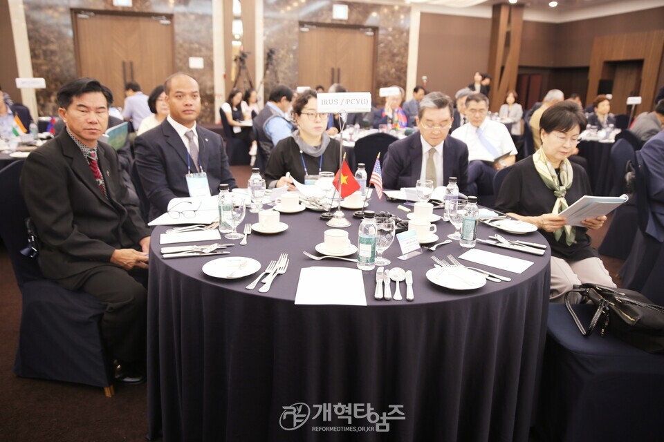 세계 개혁주의 교단 및 아시아 교회 지도자 대회 둘째날 포럼 모습
