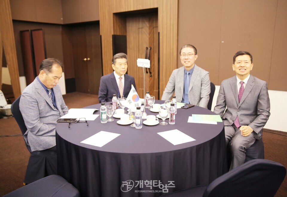 세계 개혁주의 교단 및 아시아 교회 지도자 대회 둘째날 포럼 모습