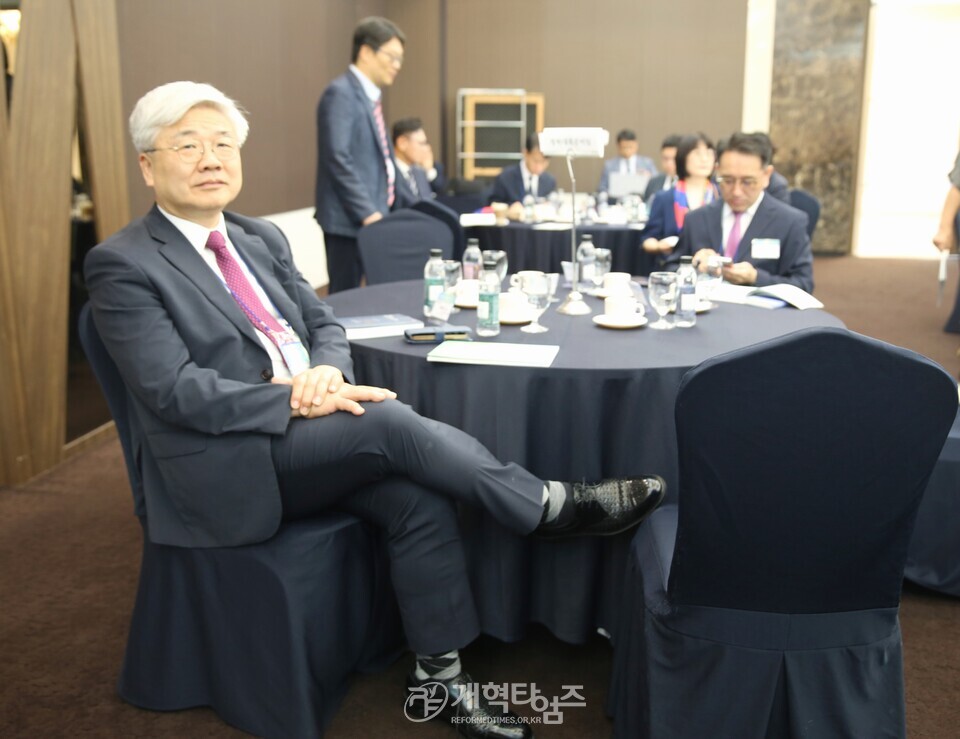세계 개혁주의 교단 및 아시아 교회 지도자 대회 둘째날 포럼 모습