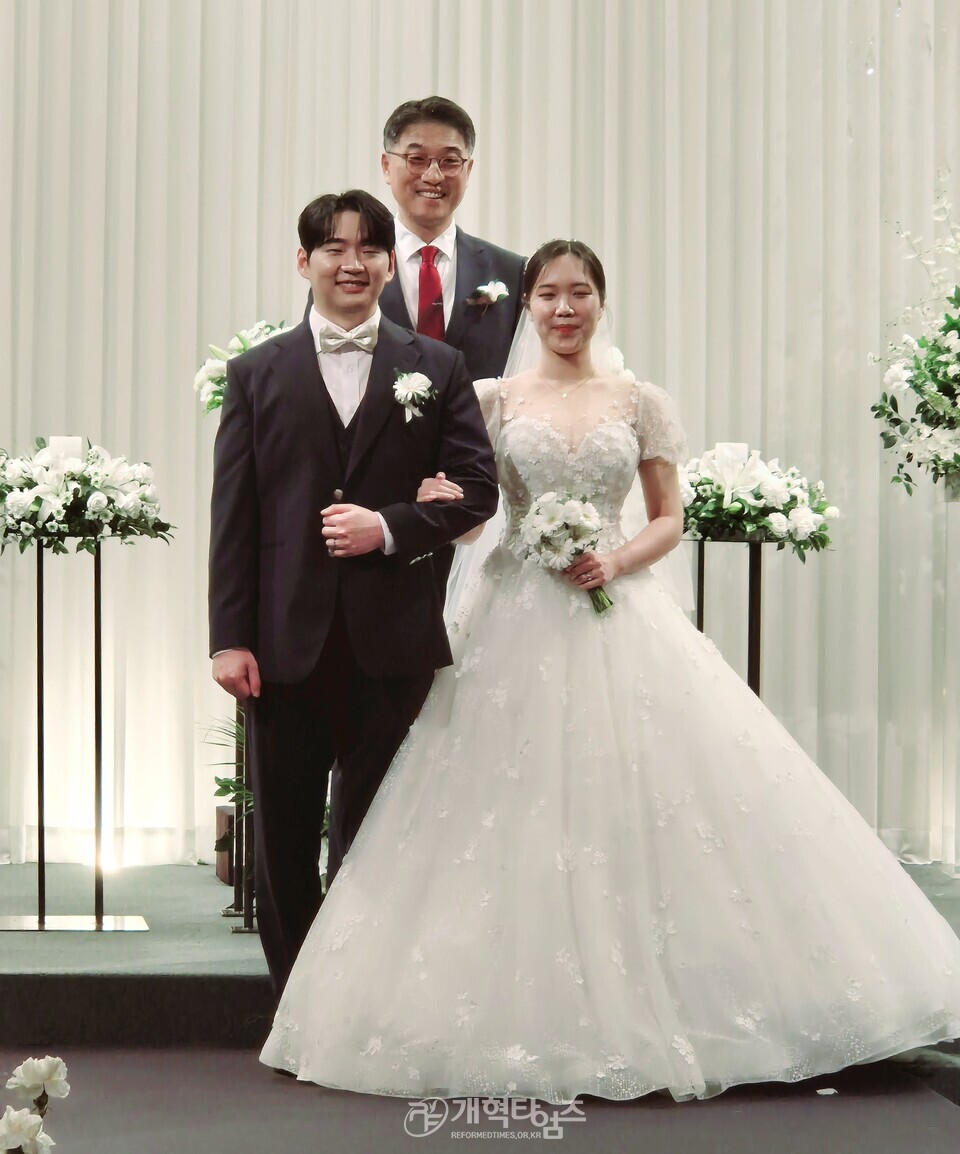 서울ㆍ서북장로회 서기 이종석 장로, 차녀 결혼 예식 모습
