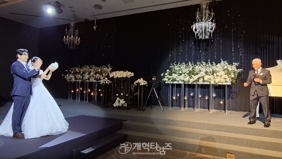 서울ㆍ서북장로회 서기 이종석 장로, 차녀 결혼 예식 모습