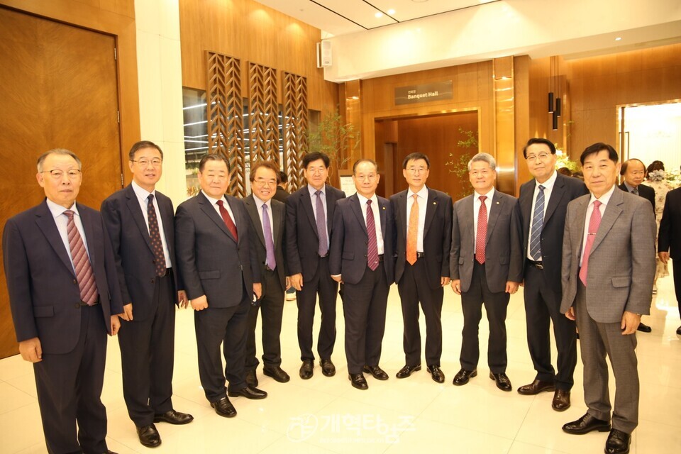 서울서북장로회  서기 이종석 장로 차녀 결혼예식 모습