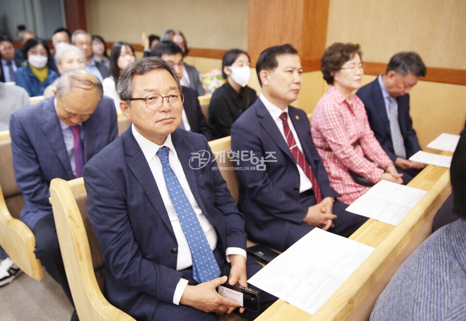 전국주교 증경회장 박인규 장로 원로 장로 추대식 모습