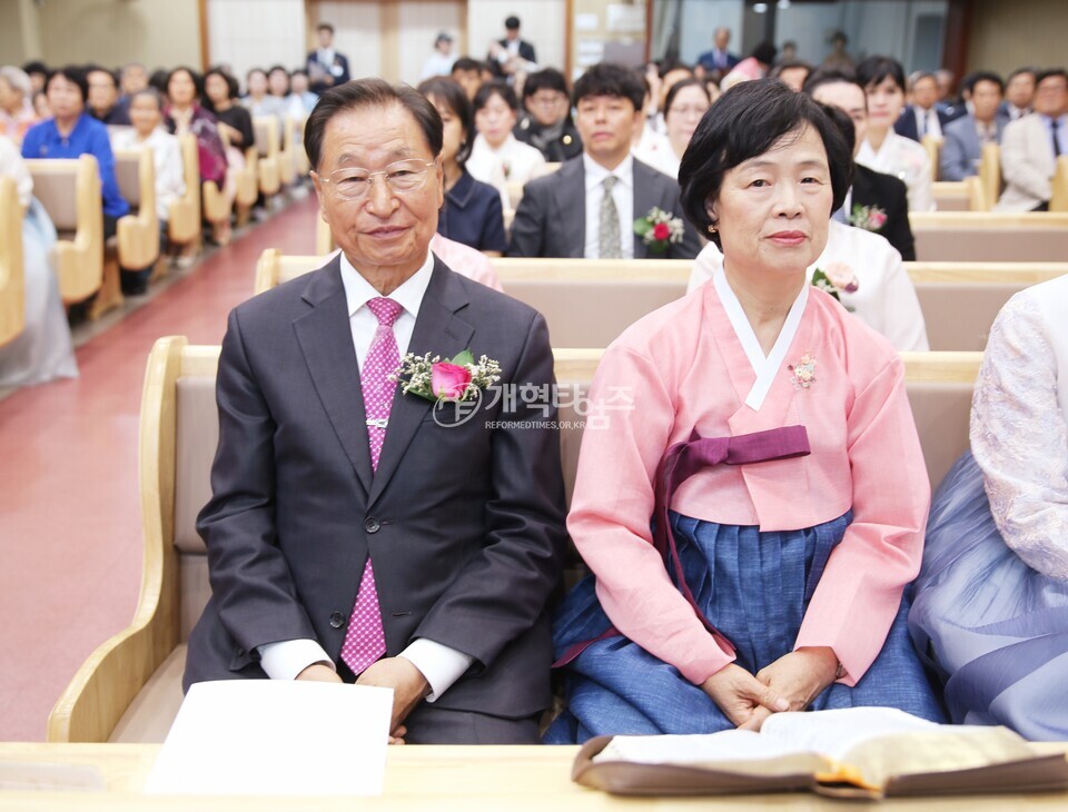 전국주교 증경회장 박인규 장로 원로 장로 추대식 모습