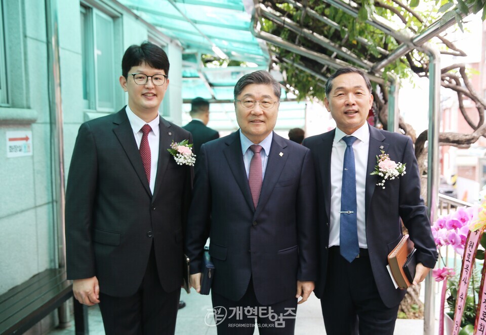 성산교회, 현상민 원로 목사 추대, 이아벨 목사 위임 감사예배 모습