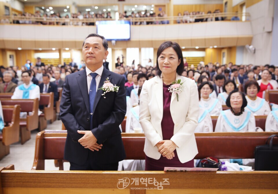 성산교회, 현상민 원로 목사 추대, 이아벨 목사 위임 감사예배 모습