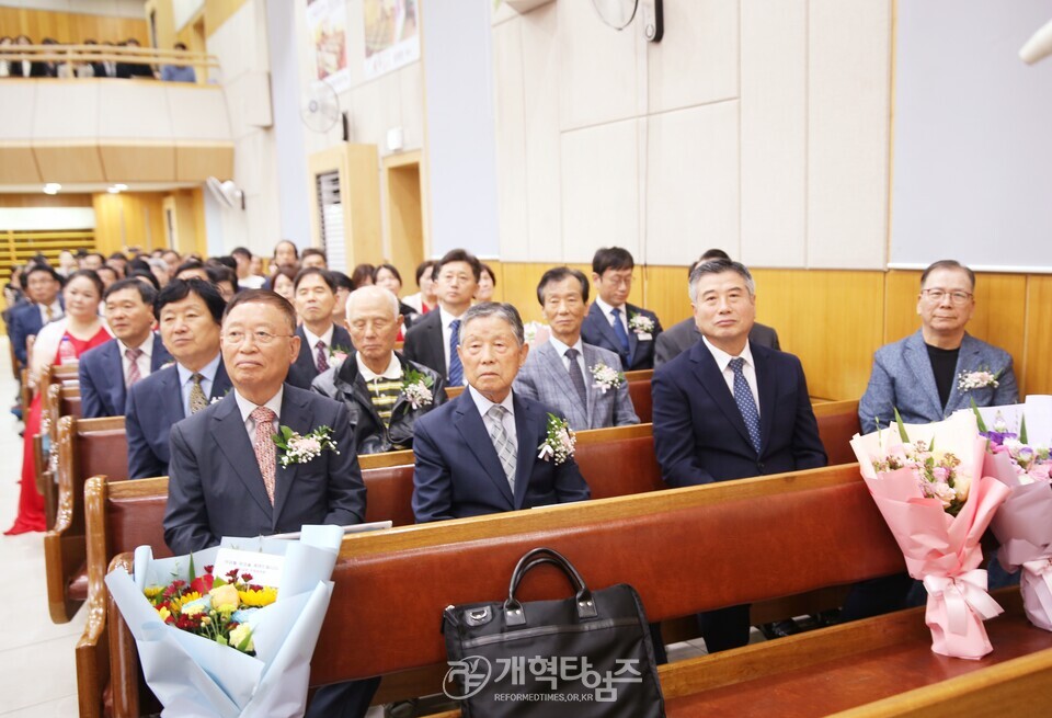 성산교회, 현상민 원로 목사 추대, 이아벨 목사 위임 감사예배 모습