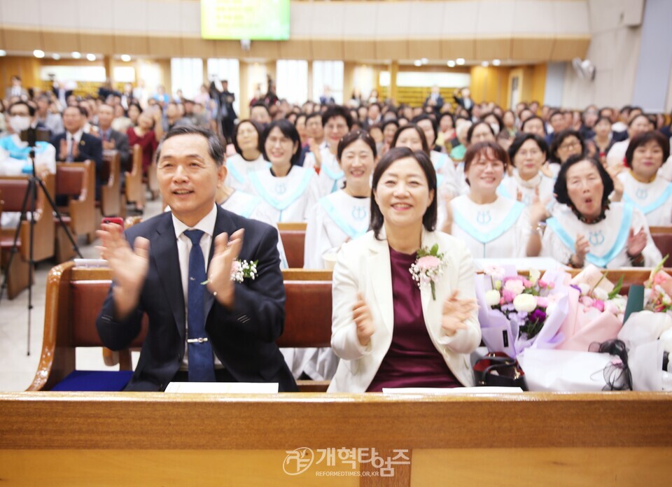 성산교회, 현상민 원로 목사 추대, 이아벨 목사 위임 감사예배 모습